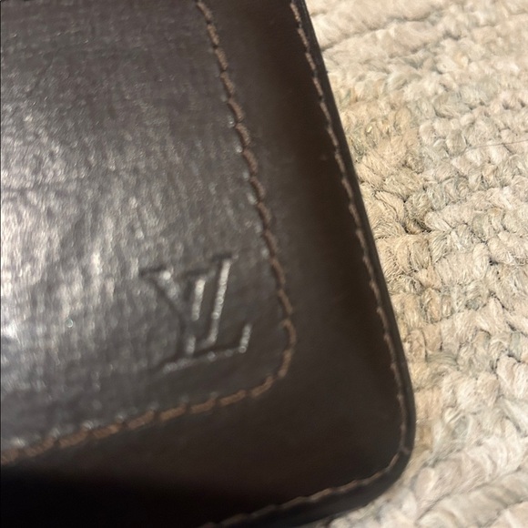 Louis Vuitton Dark Brown Leather Utah Bi-Fold wallet/Authentic - Picture 2 of 11